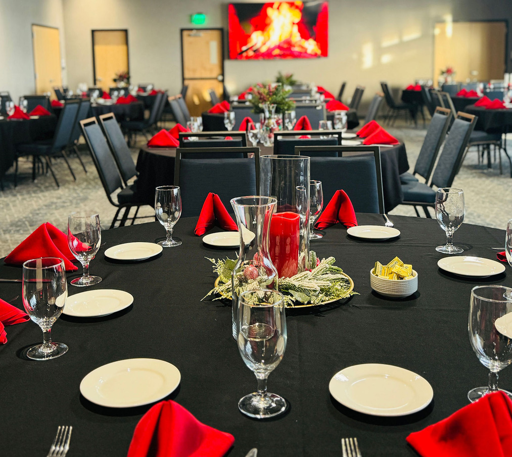 holiday party golf outings in bettendorf